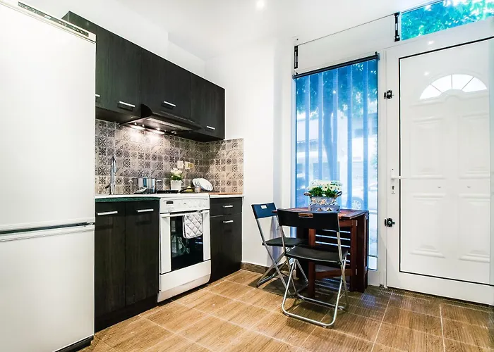 Cozy Apartment In Athens 3 Km From Acropolis, 5Km Form The Beach