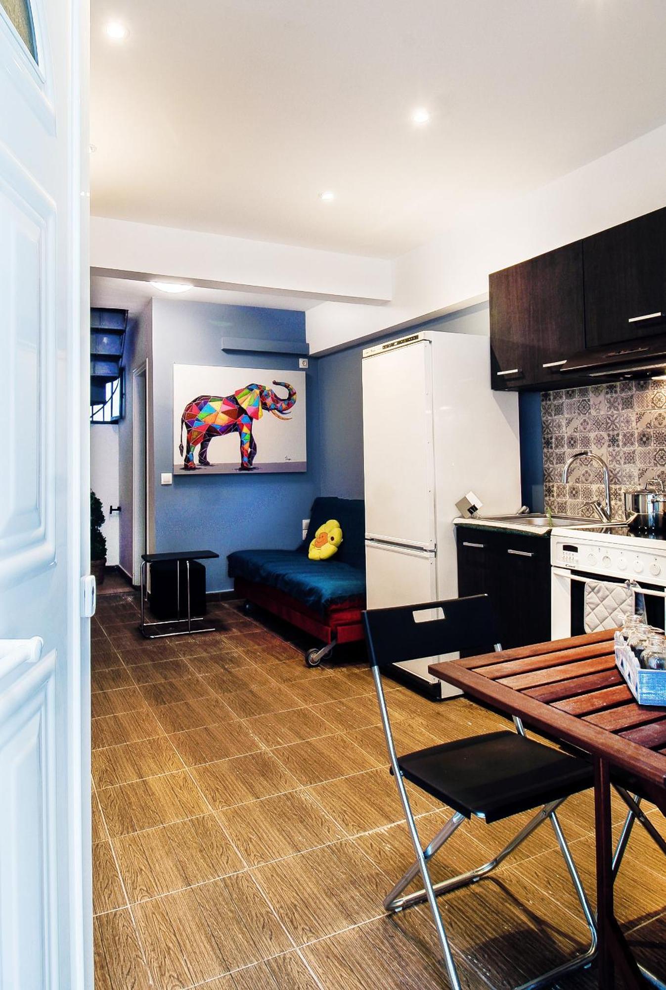 Cozy In 3 Km From Acropolis, 5km Form The Athens