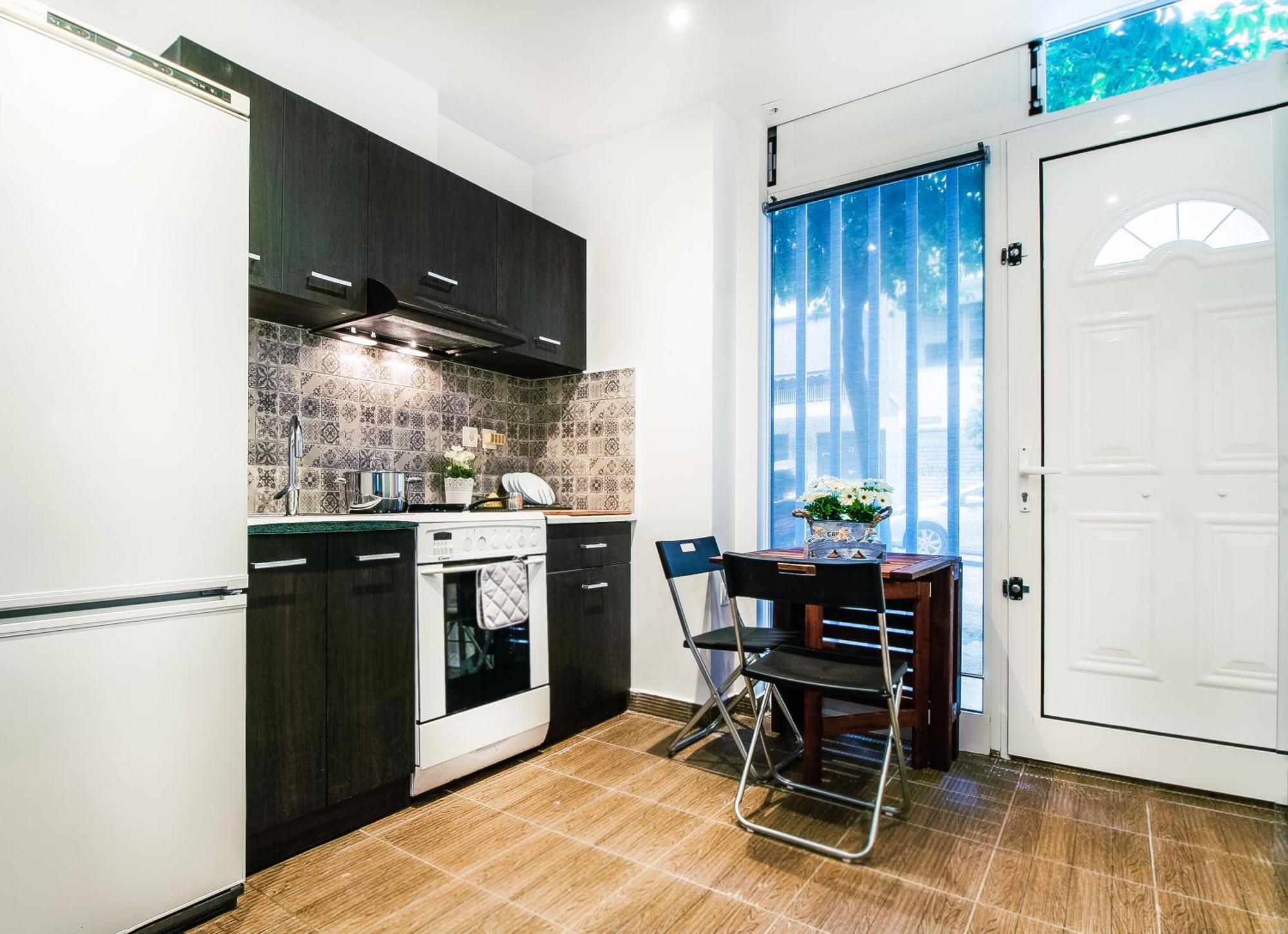 Apartment Cozy In 3 Km From Acropolis, 5km Form The *